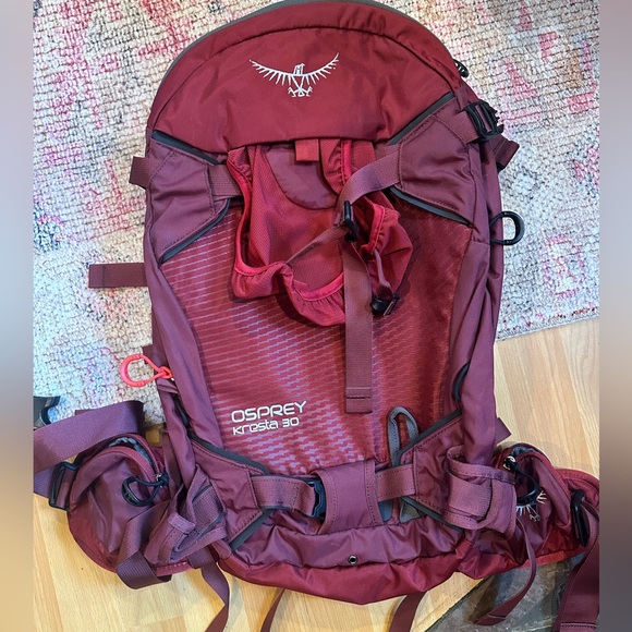 Osprey Kresta 30 Backpack in Deep Red - Picture 1 of 7
